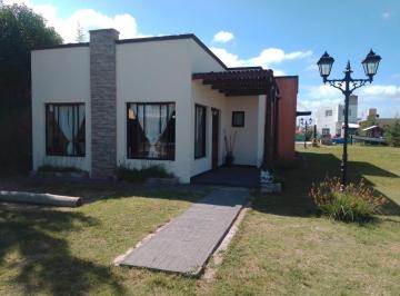 Casa · 80m² · 4 Ambientes · Casa en Venta - 2 Dorm. 1 Baño - Patio - 800 m² - Domselaar