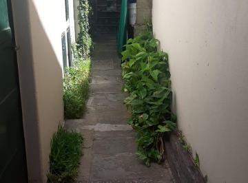Acceso por pasillo · Florida Oeste, Sin Expensas, Departamento Lateral con Patio. Tiene Potencial.