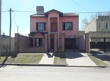 Casa · 300m² · 5 Ambientes · 3 Cocheras · Casa en Venta - 3 Dorm. 2 Baños - 300 m² - Manuel B. Gonnet