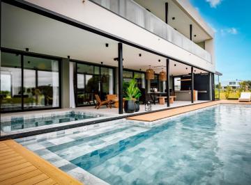Casa · 410m² · 4 Dormitorios · Moderna Casa en Barrio Privado Casonas del Haras