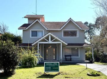 Casa de 6 ambientes, Luján · Gran Oportunidad Sobre 900 m² Golf