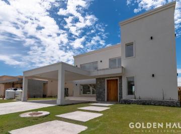 Casa · 180m² · 4 Ambientes · 2 Cocheras · Casa 4 Ambientes con Piscina en Barrio Lagos de San Eliseo
