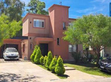 Casa · 137m² · 4 Ambientes · 2 Cocheras · Casa 4 Amb C/garage y Piscina! en Venta en Barrio Privado El Ensueño