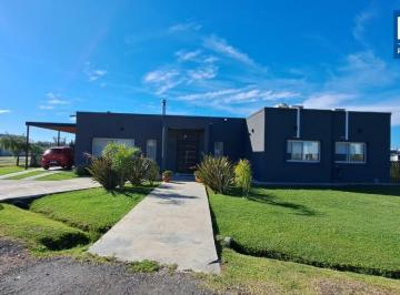 Casa · 166m² · 4 Ambientes · 2 Cocheras · Casa 4 Amb en Venta en Barrio Privado El Ensueño!