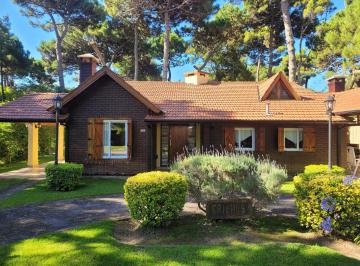 Casa · 174m² · 3 Dormitorios · 1 Cochera · Casa en Venta - Zona B5 - Excelente Estado - Ideal Para Vivienda