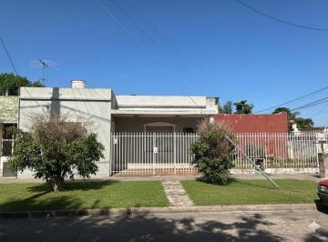 Casa · 120m² · 4 Ambientes · 2 Cocheras · Venta de Casa en Ituzaingo de 4 Ambientes - Apto Credito
