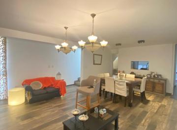 Casa · 203m² · 5 Ambientes · 2 Cocheras · Casa en La Estanzuela