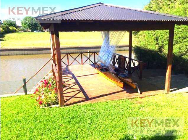 Casa · 500m² · 8 Ambientes · 2 Cocheras