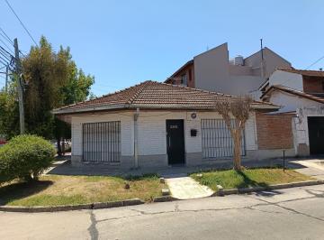 Casa · 75m² · 3 Ambientes · 1 Cochera · Casa en Martinez