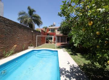 Casa · 146m² · 5 Ambientes · 2 Cocheras · Venta Casa con Pileta Munro
