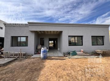 Casa · 176m² · 5 Ambientes · Casa en Venta El Cantón - Norte