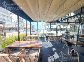 Local comercial · 240m² · 4 Ambientes · Punta del Este - Local Venta - Peninsula - con Renta