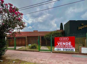 Casa · 274m² · 5 Dormitorios · 2 Cocheras · Casa en Venta 4 Dorm., Cerro de Las Rosas, sobre Rafael Nuñez,630 m Terreno