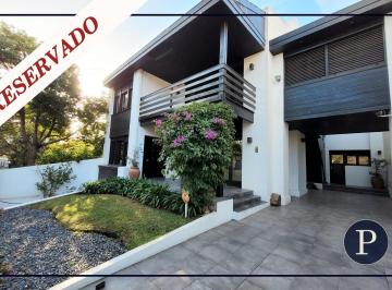 Casa · 340m² · 5 Ambientes · 1 Cochera · Casa en Playa Grande