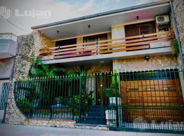 Casa · 193m² · 5 Ambientes · 2 Cocheras · Caaguazu 7300 Excelente Casa - Liniers, con Parque y 2 Cocheras