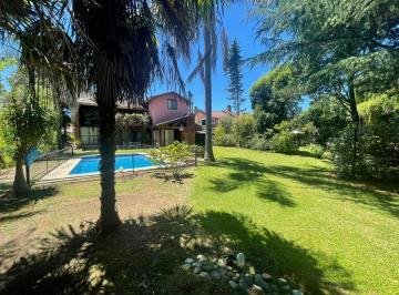 Casa · 300m² · 7 Ambientes · Casa en Alquiler en Barrio Pilar del Lago