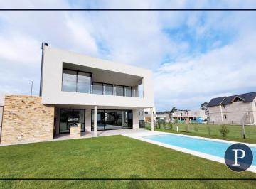 Casa · 205m² · 4 Ambientes · Chalet 4 Ambientes en Rumenco Joven