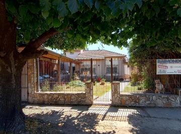 Casa · 119m² · 5 Ambientes · 2 Cocheras · Excelente Propiedad a m de Estacion Longchamps Apto Uso Comercial o Vivienda