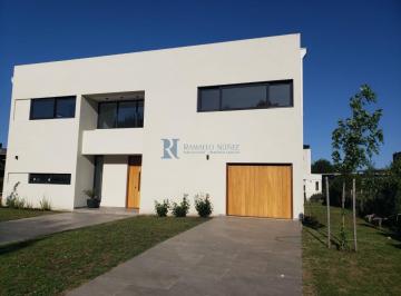 Casa · 252m² · 4 Ambientes · 2 Cocheras · Casa en Venta Rumenco Joven
