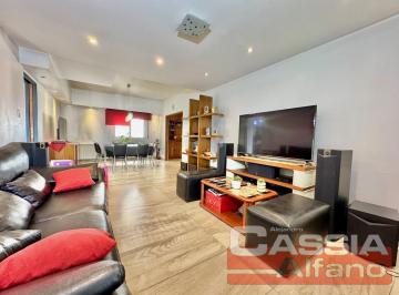 Casa · 200m² · 3 Ambientes · 1 Cochera · Casa con Locales Venta en Block, Impecable Estado con Garage y 3 Locales con Renta