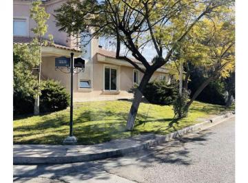 Casa · 383m² · 5 Ambientes · 2 Cocheras · Casa en Venta - Club de Campo