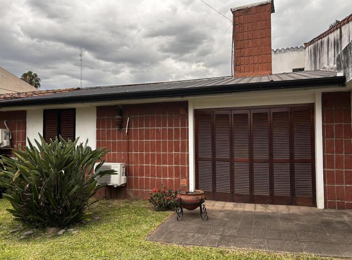 Casa · 360m² · 5 Dormitorios · 1 Cochera