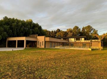 Casa · 1m² · 4 Ambientes · 4 Cocheras · Alquiler Casa 4 Ambientes