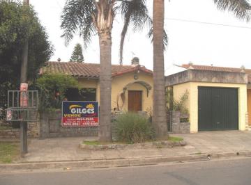 Casa · 193m² · 5 Ambientes · 1 Cochera · Venta Chalet 5 Amb. S/lote 10x42 m² en Morón - Buen Estado con Parque y Pileta