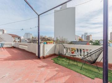Casa · 197m² · 5 Ambientes · Venta - Casa - 5 Ambientes - Terraza - Patio - Cochera - Local - Parrilla - Villa Luro - Permuta