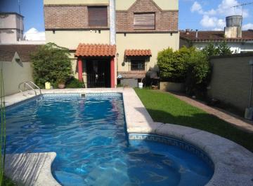 Casa · 211m² · 5 Ambientes · 2 Cocheras · Venta Casa de 4 Ambientes con Jardin Pileta Parrilla Garage