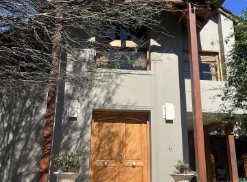 Casa · 683m² · 4 Ambientes · 3 Cocheras · ¡Oportunidad! ¡Increíble Casa en Las Delicias! con Cava Subterránea!