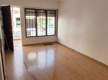 Casa de 6 ambientes, Neuquén · Triplex Céntrico con Garage Cubierto.