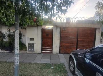 Casa · 150m² · 4 Ambientes · 2 Cocheras · Casa en Venta en Moron