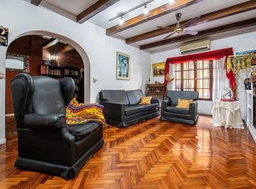 Casa · 261m² · 4 Ambientes · Venta Casa 3 Dorm. C/dep Amplia Terraza Quincho Caballito