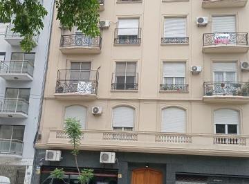 Departamento de 3 ambientes, Monserrat · Hermoso 3 Ambientes con Patio/ Impecable/ Muy Luminoso