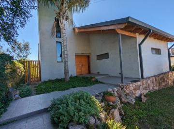 Casa · 392m² · 3 Dormitorios · 2 Cocheras · Se Vende Exelente Casa en Barrio Becciu a m del Cucu