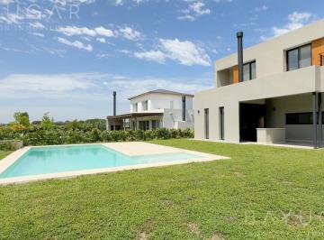 Casa · 246m² · 5 Ambientes · 2 Cocheras · Venta Casa en Barrio La Calesa - Pilará / Permuta