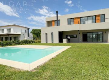 Casa · 246m² · 5 Ambientes · 2 Cocheras · Venta Casa en Barrio La Calesa - Pilará / Acepta Permuta