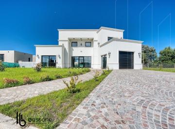 Casa · 190m² · 4 Ambientes · 1 Cochera · Casa - Arenas del Sur