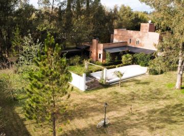 Casa · 269m² · 5 Ambientes · 1 Cochera · Casa en Colectora Ruta 205 Al 200, Los Nogales Cañuelas