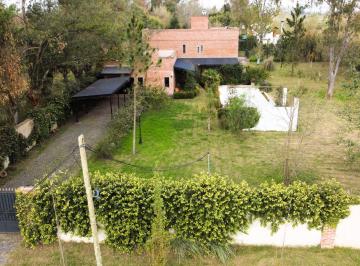 Casa · 2400m² · 5 Ambientes · 1 Cochera · Casa en Colectora Ruta 205 Al 200, Los Nogales Cañuelas