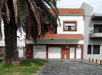 Casa · 253m² · 6 Ambientes · 1 Cochera · Venta Casa 6 Ambientes con Cochera en Avellaneda