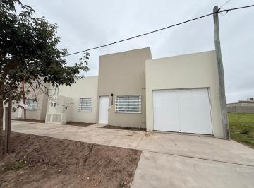 PH · 76m² · 2 Dormitorios · 1 Cochera · 3 Casas en PH de 2 Dorm.