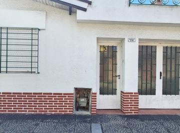 Casa · 97m² · 3 Ambientes · 1 Cochera · Casa en Bernal Este