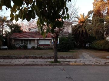 Casa · 344m² · 5 Ambientes · Casa con Importante Terreno en El Cerro de Las Rosas