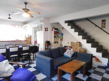 Casa · 230m² · 8 Ambientes · 1 Cochera · Dos Casas en Bloque en Venta Calle 527 3 y 4 Tolosa 6 Dorm. La Plata