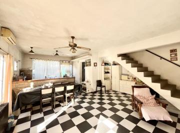Casa · 230m² · 10 Ambientes · 1 Cochera · Dos Casas en Bloque en Venta Calle 527 3 y 4 Tolosa 6 Dorm. La Plata
