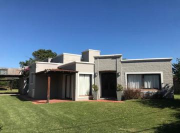Casa · 208m² · 7 Ambientes · Casa en Venta y Alquiler en El Pueblo de Jose Ignacio a Pasos de Sus Playas - Tm