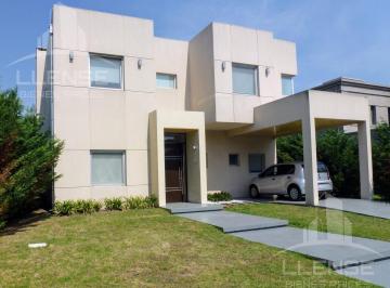 Casa · 210m² · 5 Ambientes · 1 Cochera · Casa 5 Ambientes en 2 Plantas en Venta - Barrio Privado Los Troncos