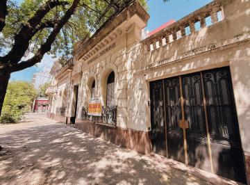 Local comercial · 200m² · 10 Ambientes · 1 Cochera · Pte. Roca 1794